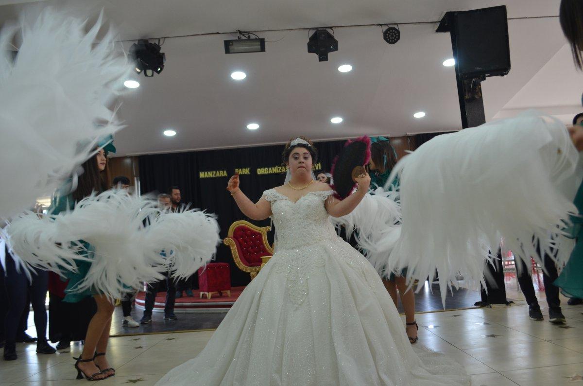 Kahramanmaraş'ta down sendromlu genç kıza damatsız düğün