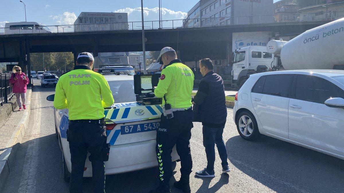 Zonguldak'taki yol üzerinde ilerleyen adama tır çarptı