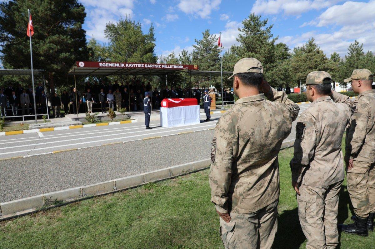 Erzincan'da kazara kendini vuran uzman çavuş memleketine uğurlandı