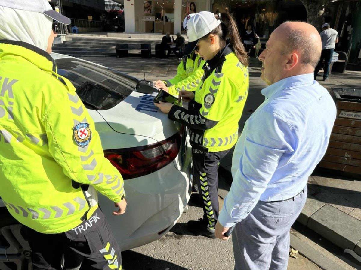 Kadıköy'deki trafik denetiminde 60 araç sorgulandı