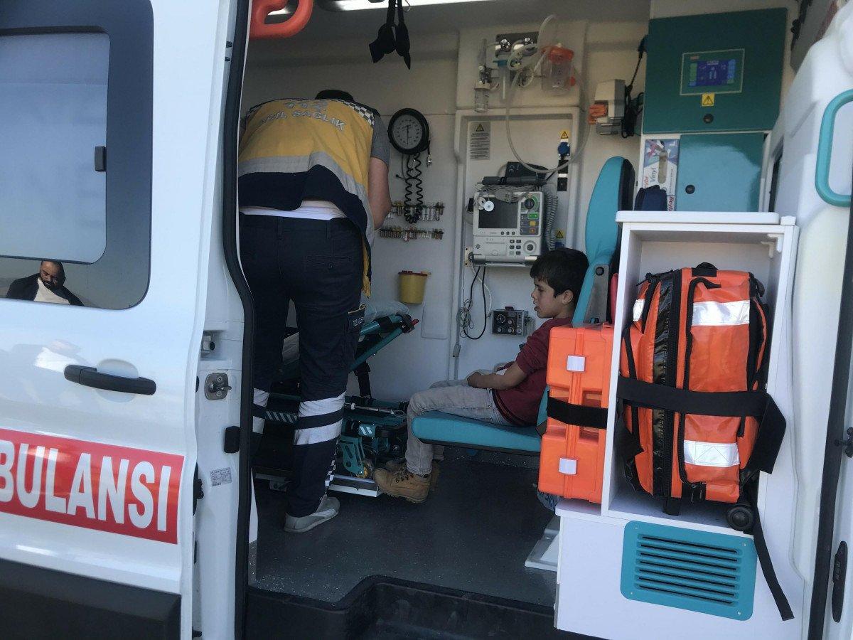 Manisa’da servis minibüsü şarampole düştü: 5'i öğrenci 6 yaralı