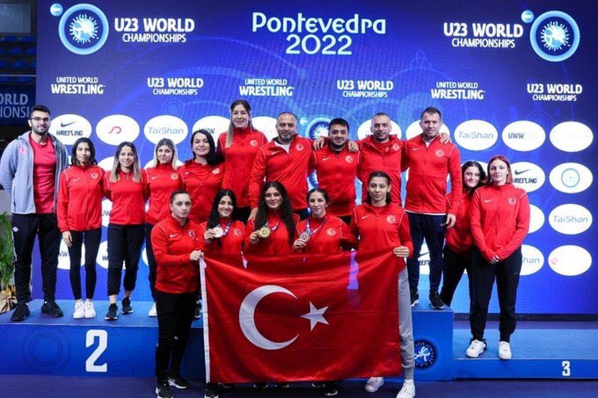 Genç güreşçilerden 23 Yaş Altı Dünya Şampiyonası'nda 3 bronz madalya