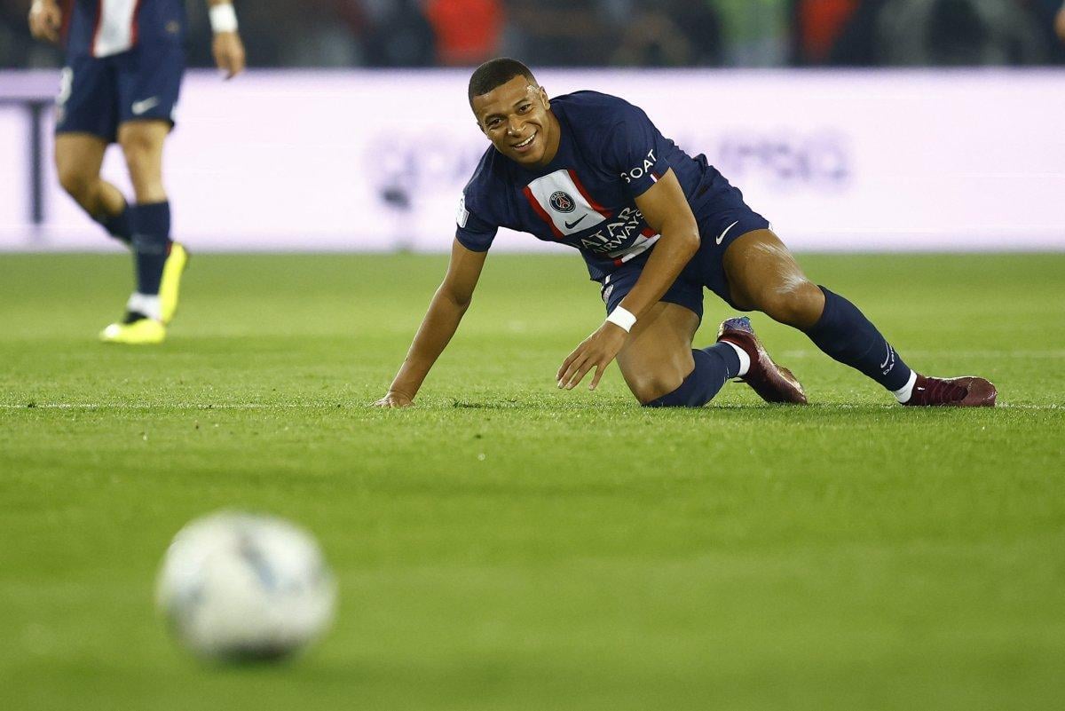 PSG'den Mbappe'nin maaşına dair açıklama