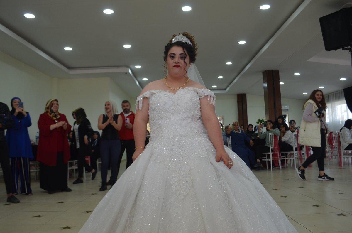 Kahramanmaraş'ta down sendromlu genç kıza damatsız düğün