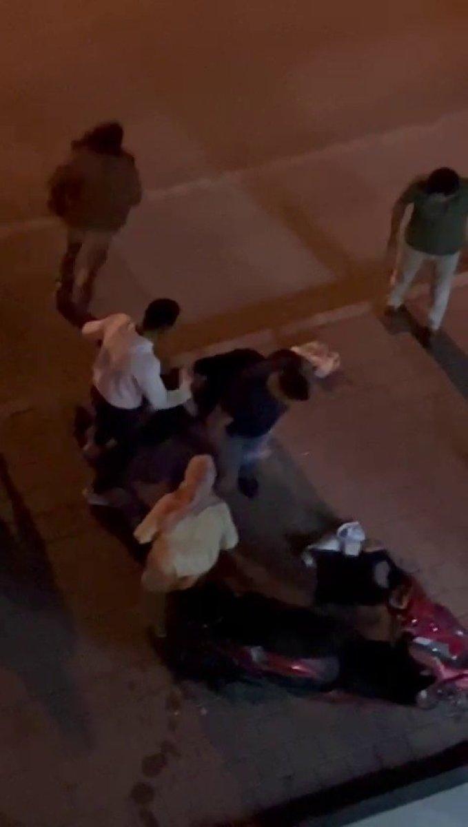 Adana'da tacizciye sokak ortasında öldüresiye darp