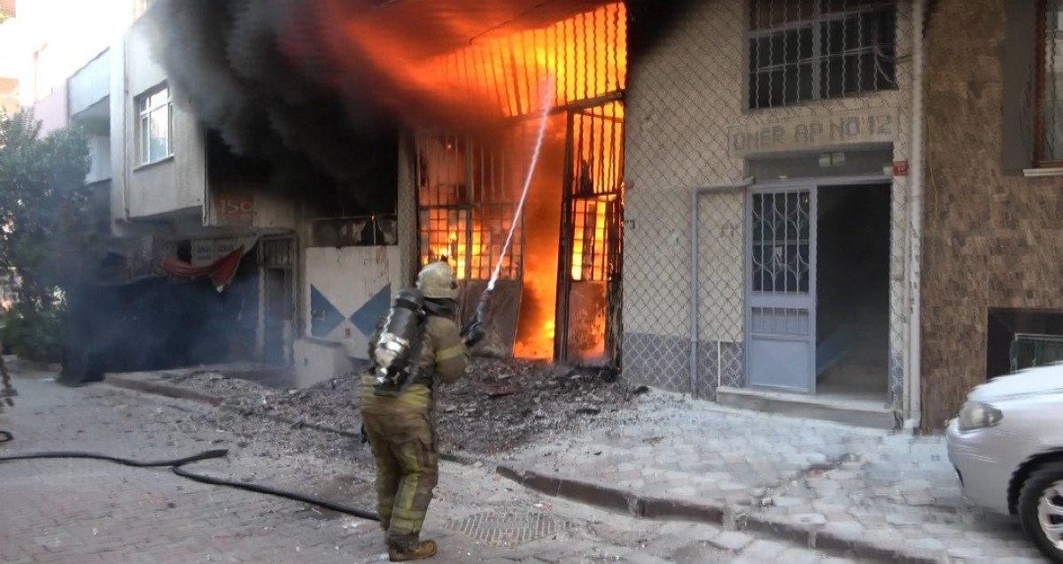 Sultangazi'de iş yeri alevlere teslim oldu