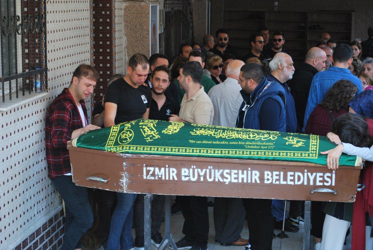 İzmir'de, başından vurulan kadın son yolculuğuna uğurlandı