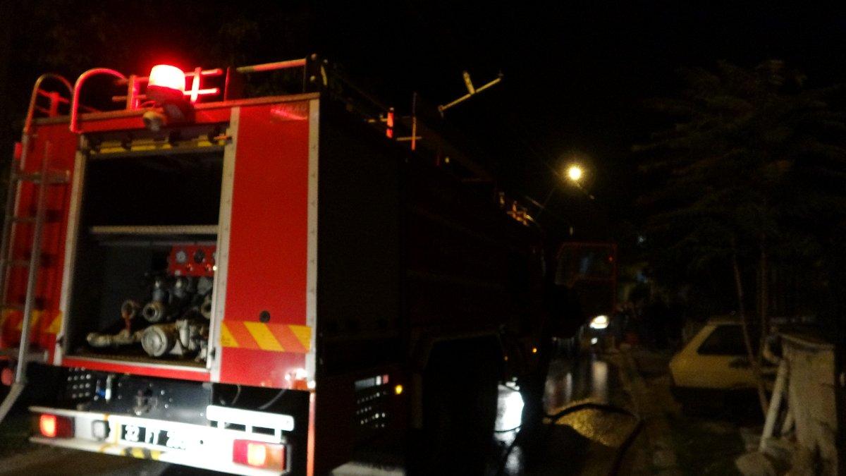 Isparta'da benzinle tutuşturulmak istenen soba evi yaktı