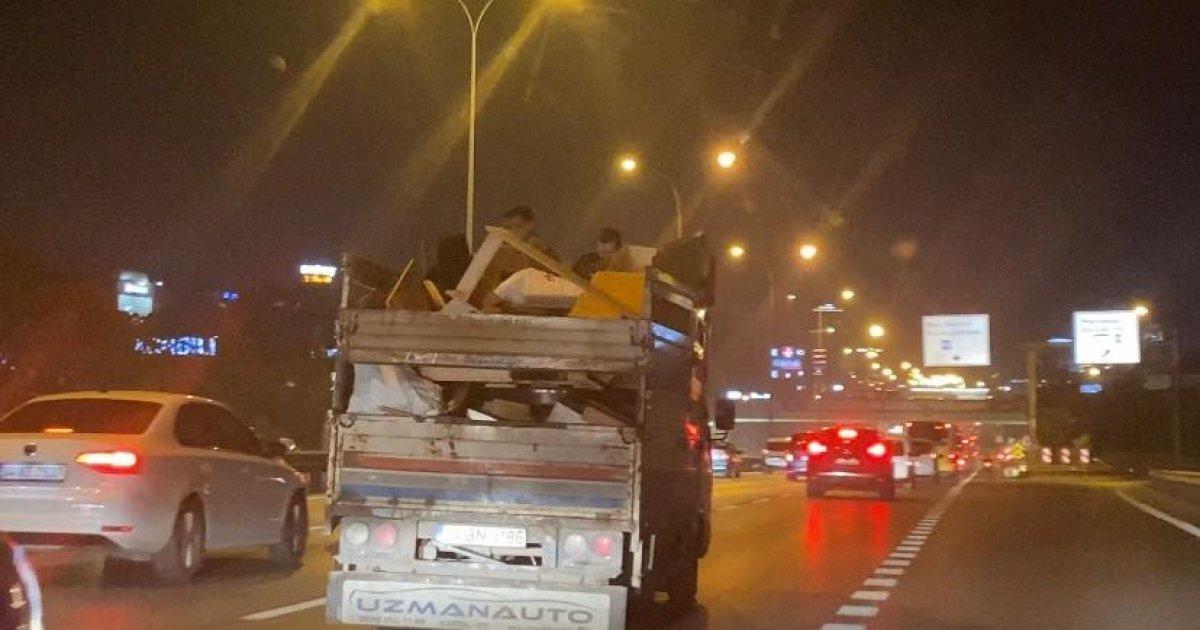 Maltepe'deki kamyonet kasasındaki tehlikeli yolculuk kamerada