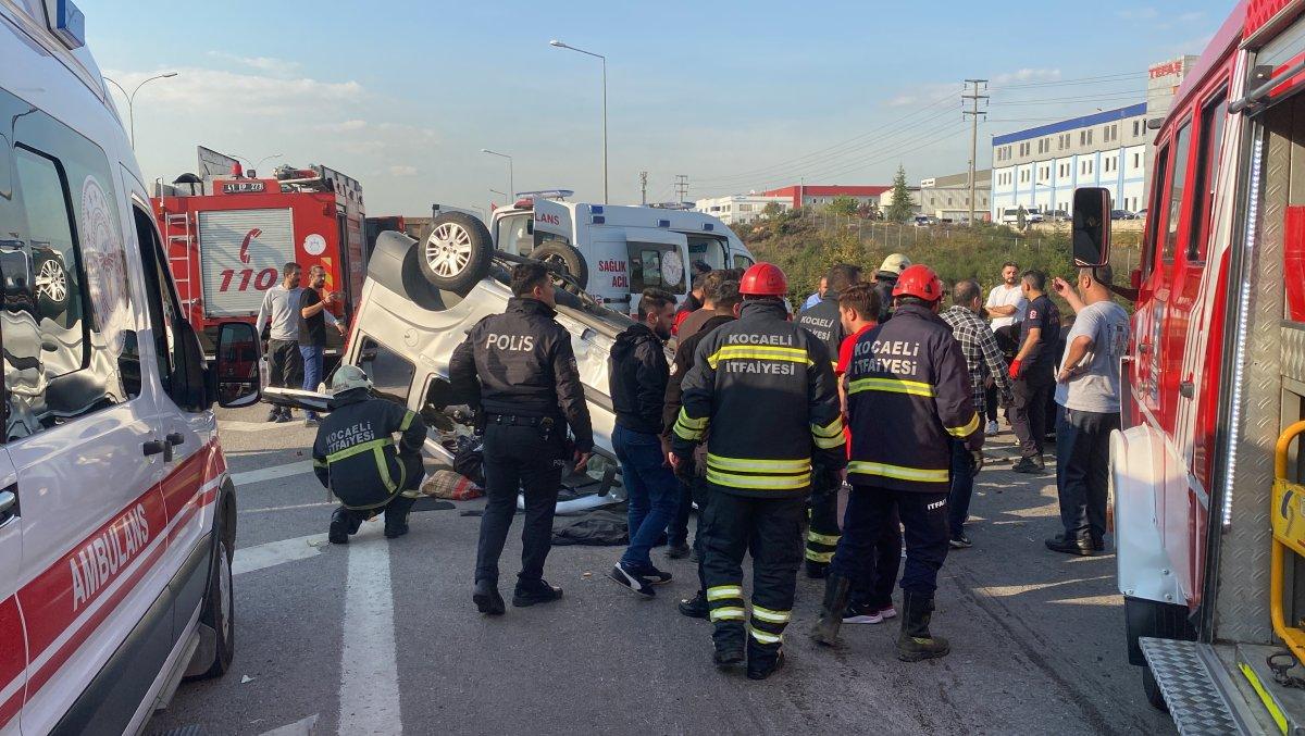 Kocaeli'de ameliyata girecek oğullarına yetişmek isterken kaza yaptılar