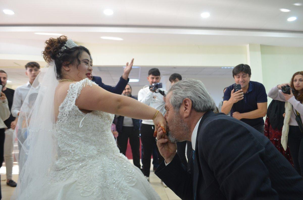 Kahramanmaraş'ta down sendromlu genç kıza damatsız düğün