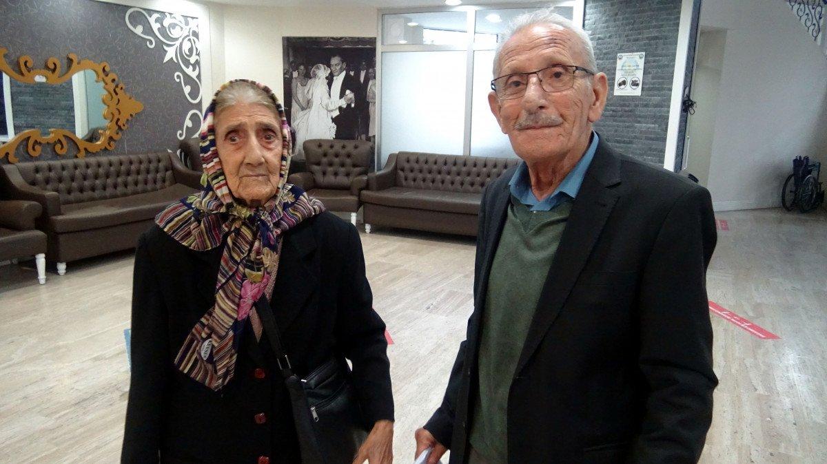 Avcılar'da sağlık ocağında tanışan yaşlı çift dünyaevine girdi