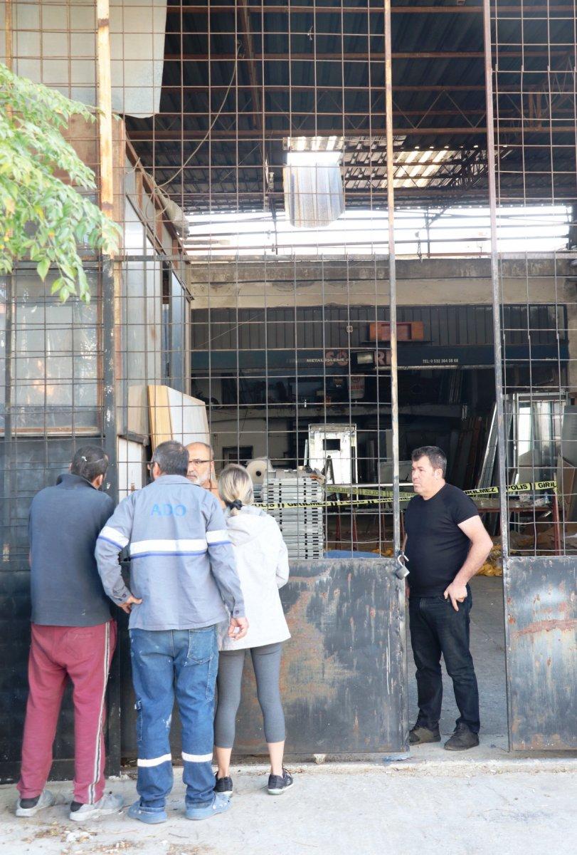 Antalya’da, iş yerine çatıdan girmeye çalışırken düşen şahıs öldü