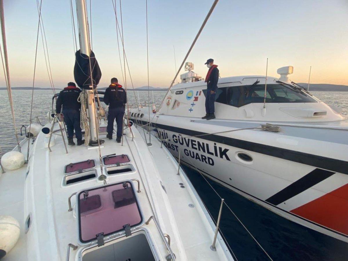 İzmir açıklarında 155 düzensiz göçmen yakalandı