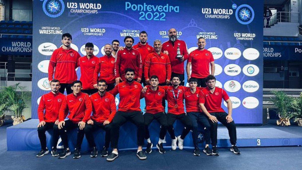 Genç güreşçilerden 23 Yaş Altı Dünya Şampiyonası'nda 3 bronz madalya