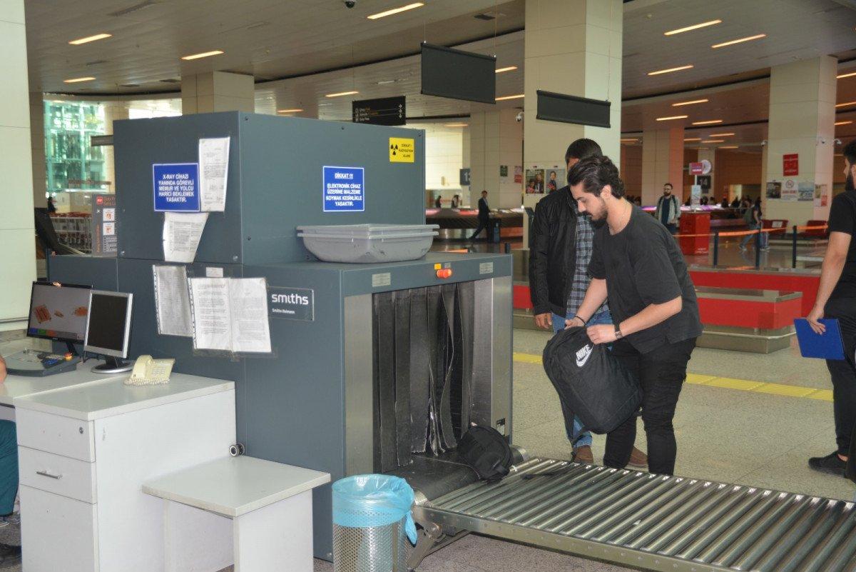 Türkiye'ye cep telefonu getirme hakkına sıkı denetim