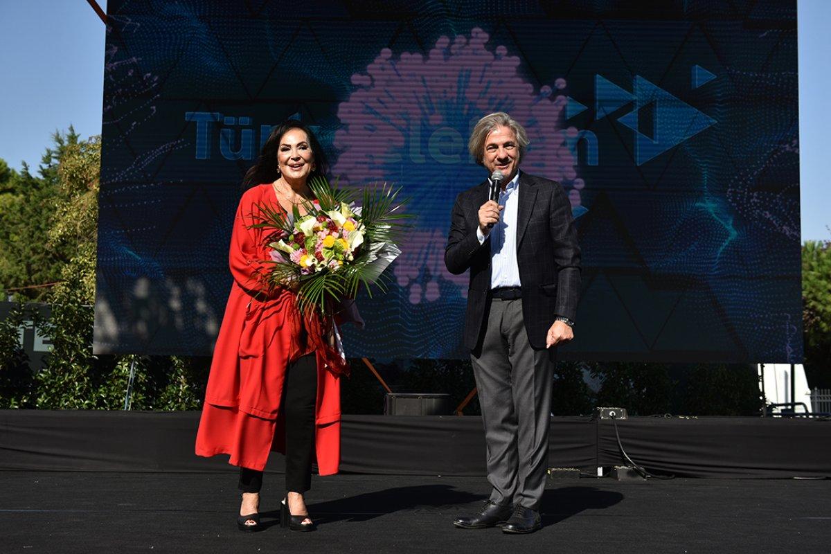 Türkan Şoray'dan hayranlarına: Selvi Boylum Al Yazmalım filmini bir de benle izleyin