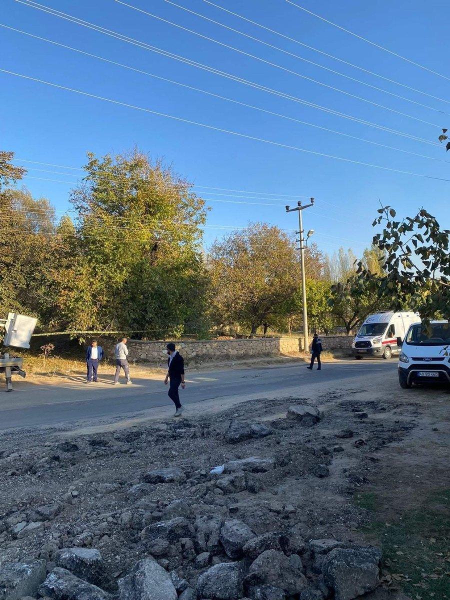 Kırşehir'de yaşlı adam, ceviz toplarken elektrik akımına kapıldı