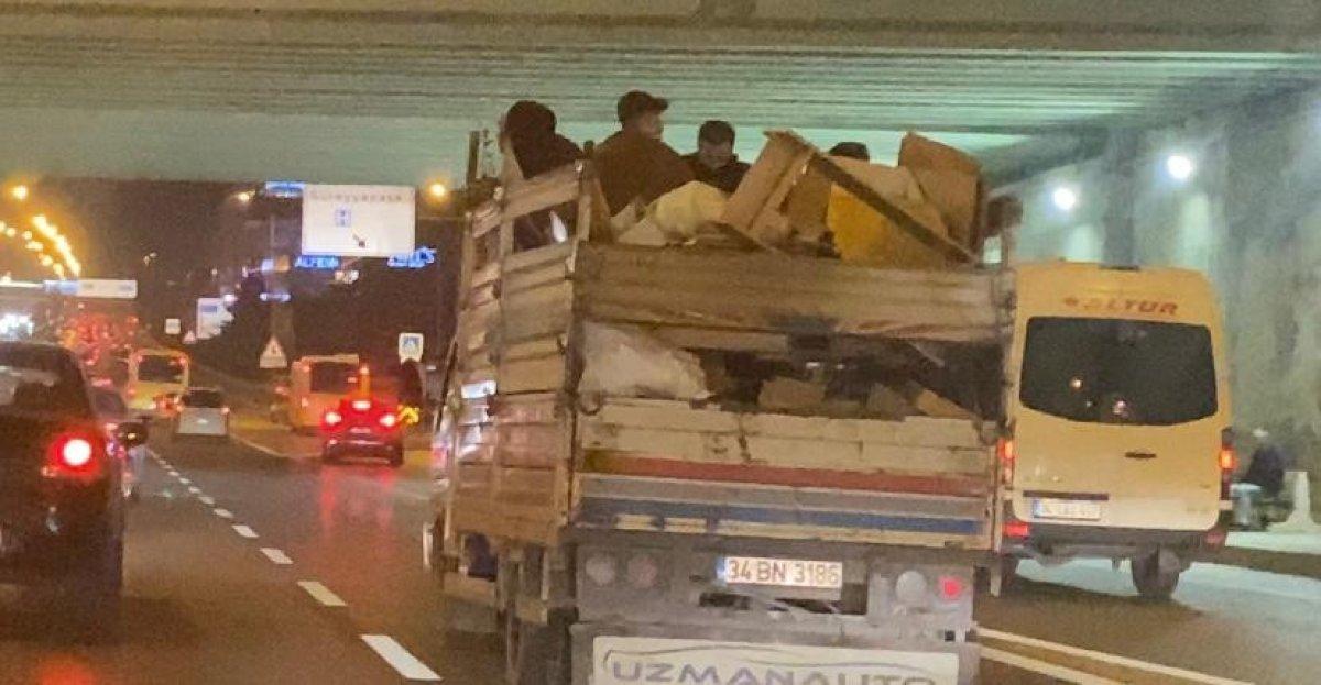 Maltepe'deki kamyonet kasasındaki tehlikeli yolculuk kamerada