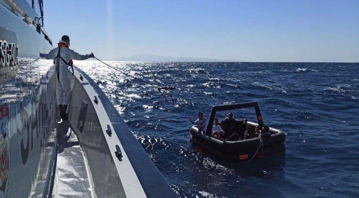 İzmir açıklarında 155 düzensiz göçmen yakalandı