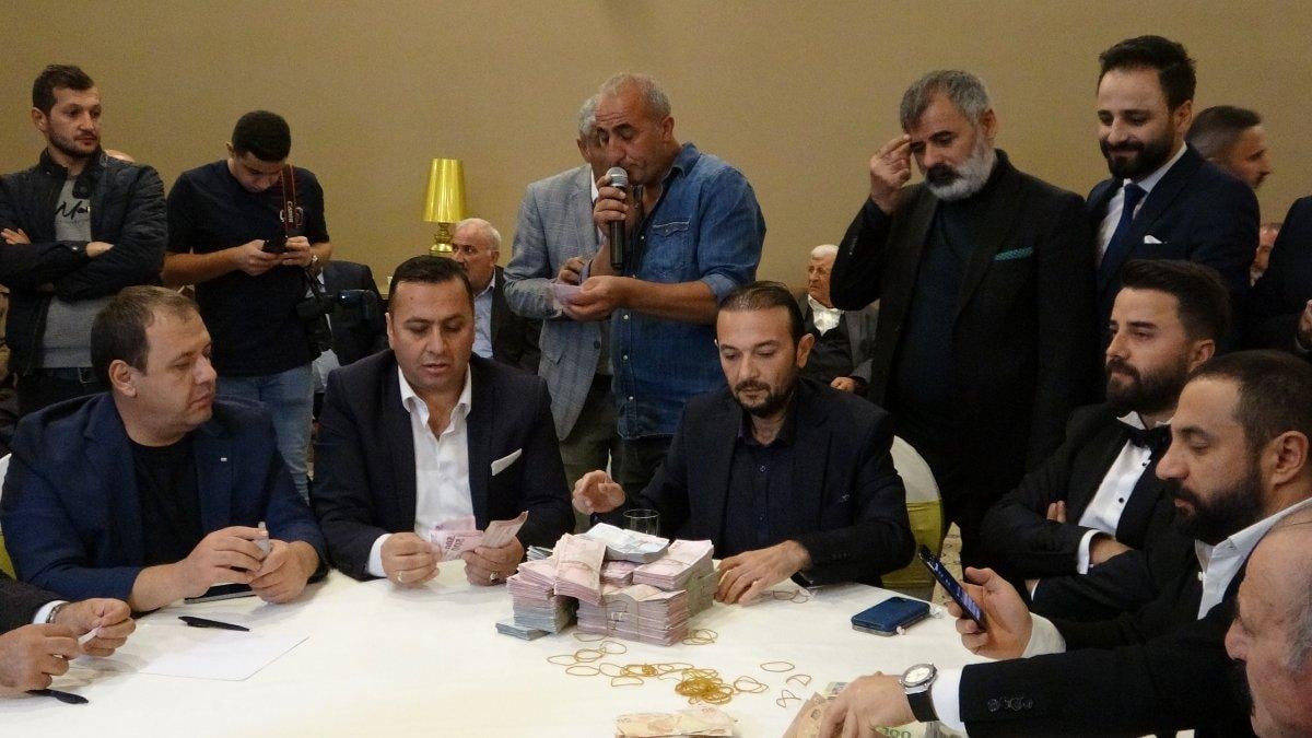 Van'da aşiret düğününde 3 milyon 650 bin TL'lik takı takıldı