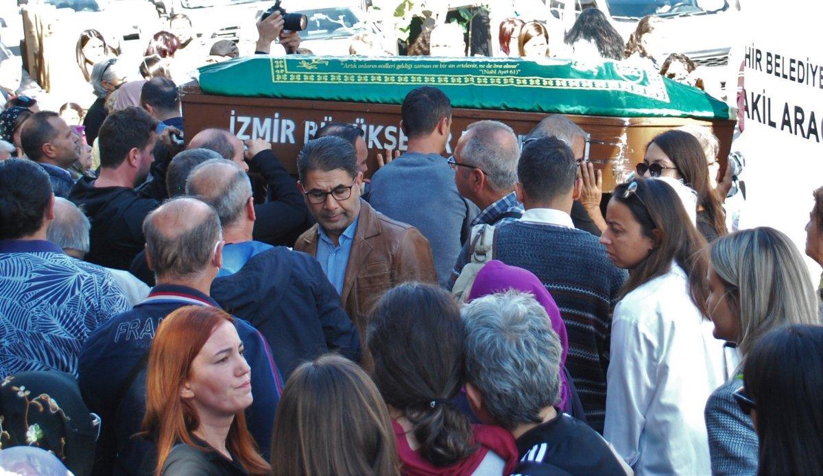 İzmir'de, başından vurulan kadın son yolculuğuna uğurlandı