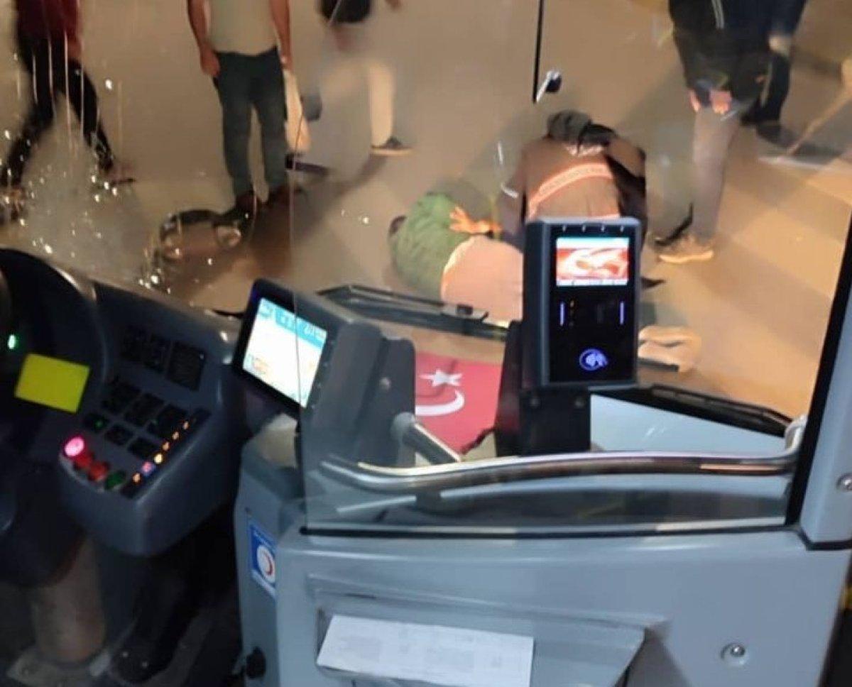 Kocaeli'de yaya geçidindeki adama yolcu otobüsü çarptı: 1 ağır yaralı