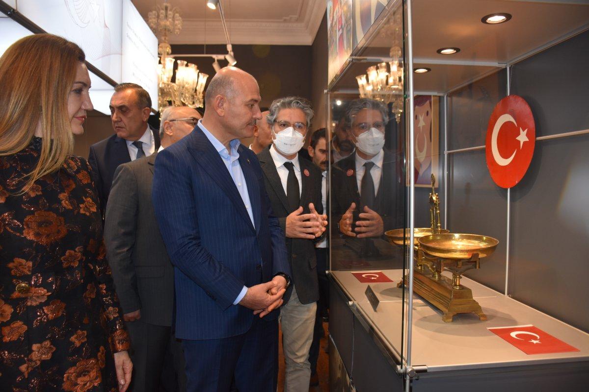 Süleyman Soylu'ya Türk bayrağı hediyesi