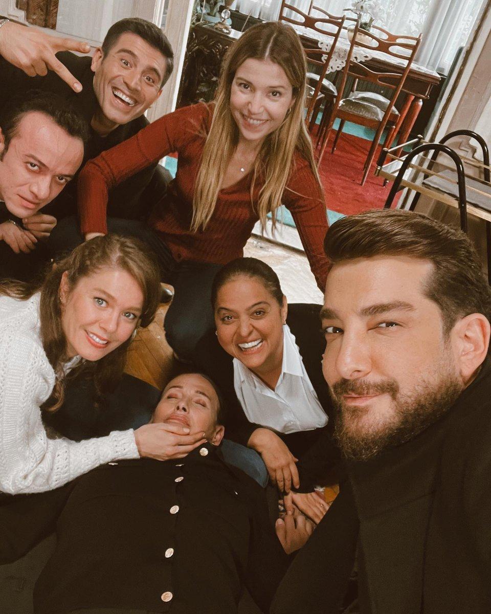 Burcu Biricik, merdivenden çıkamadı