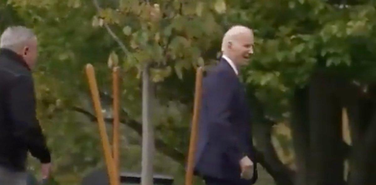 Joe Biden, Beyaz Saray'da yolunu şaşırdı