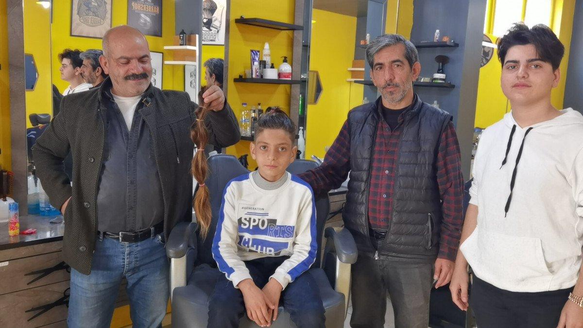 Bursa'da 12 yaşındaki çocuk ilk kez saçlarını kesti