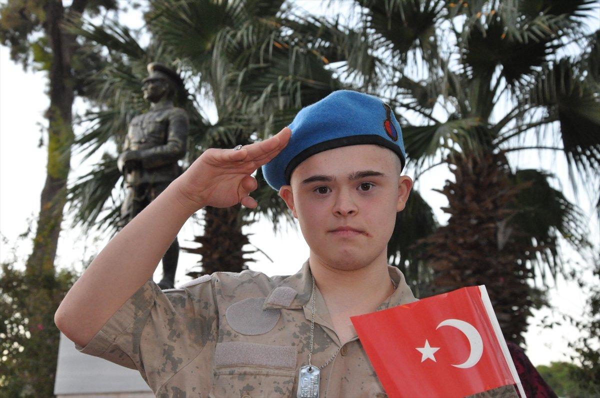 Mersin'de engelli gençler bir günlük asker oldu