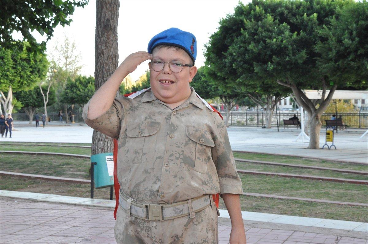 Mersin'de engelli gençler bir günlük asker oldu