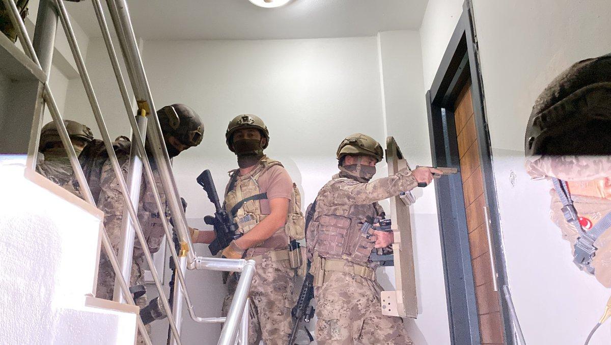 Mersin'de suç çetesine film gibi operasyon: 5 gözaltı