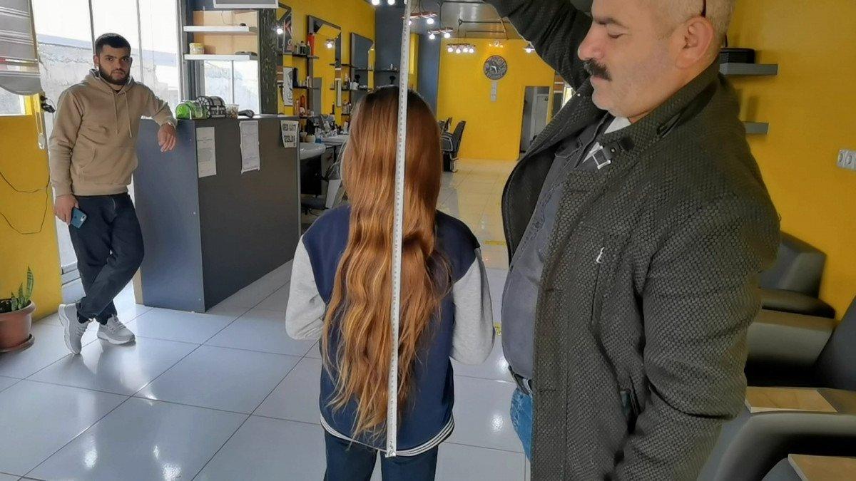 Bursa'da 12 yaşındaki çocuk ilk kez saçlarını kesti