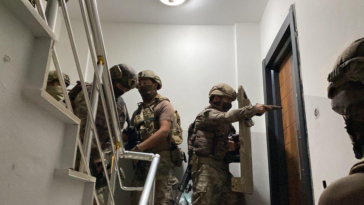 Mersin'de suç çetesine film gibi operasyon: 5 gözaltı