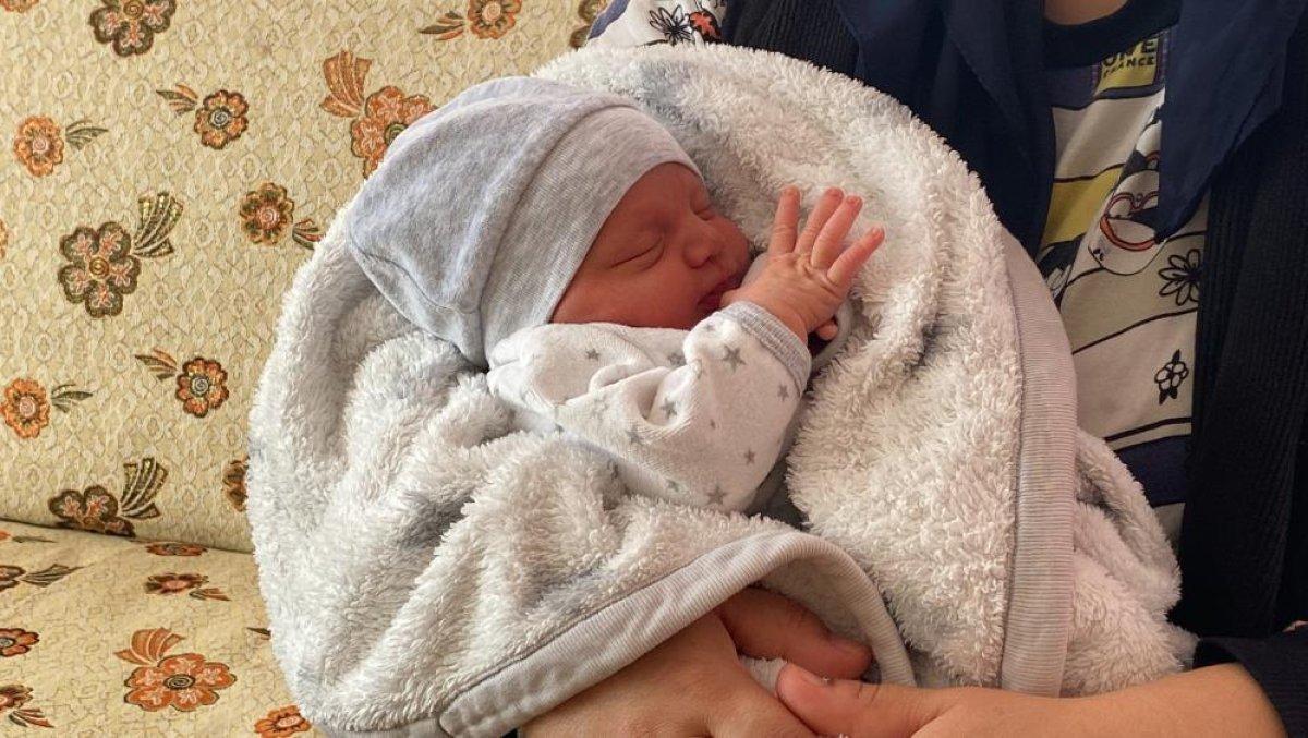 Maden şehidinin oğlu dünyaya geldi