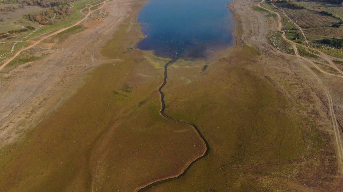 Ömerli Baraj'ının su seviyesinde korkutan çekilme