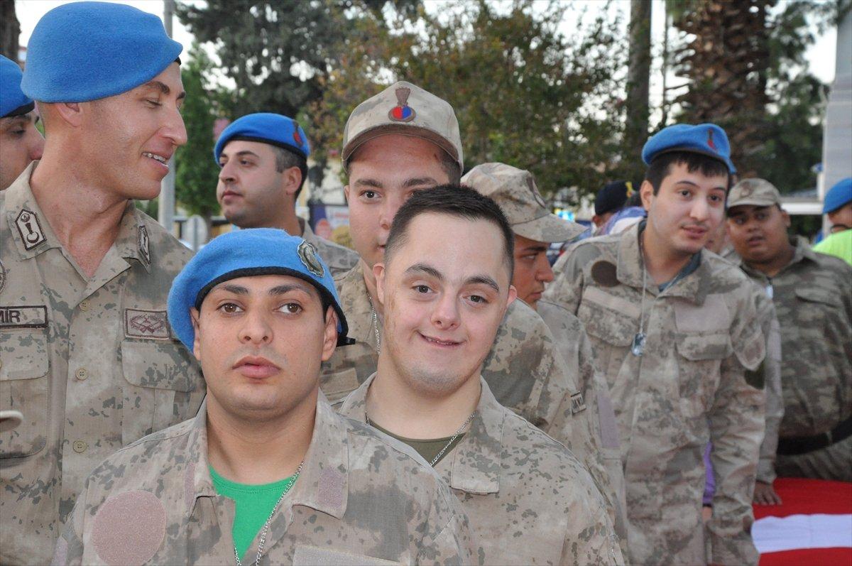 Mersin'de engelli gençler bir günlük asker oldu