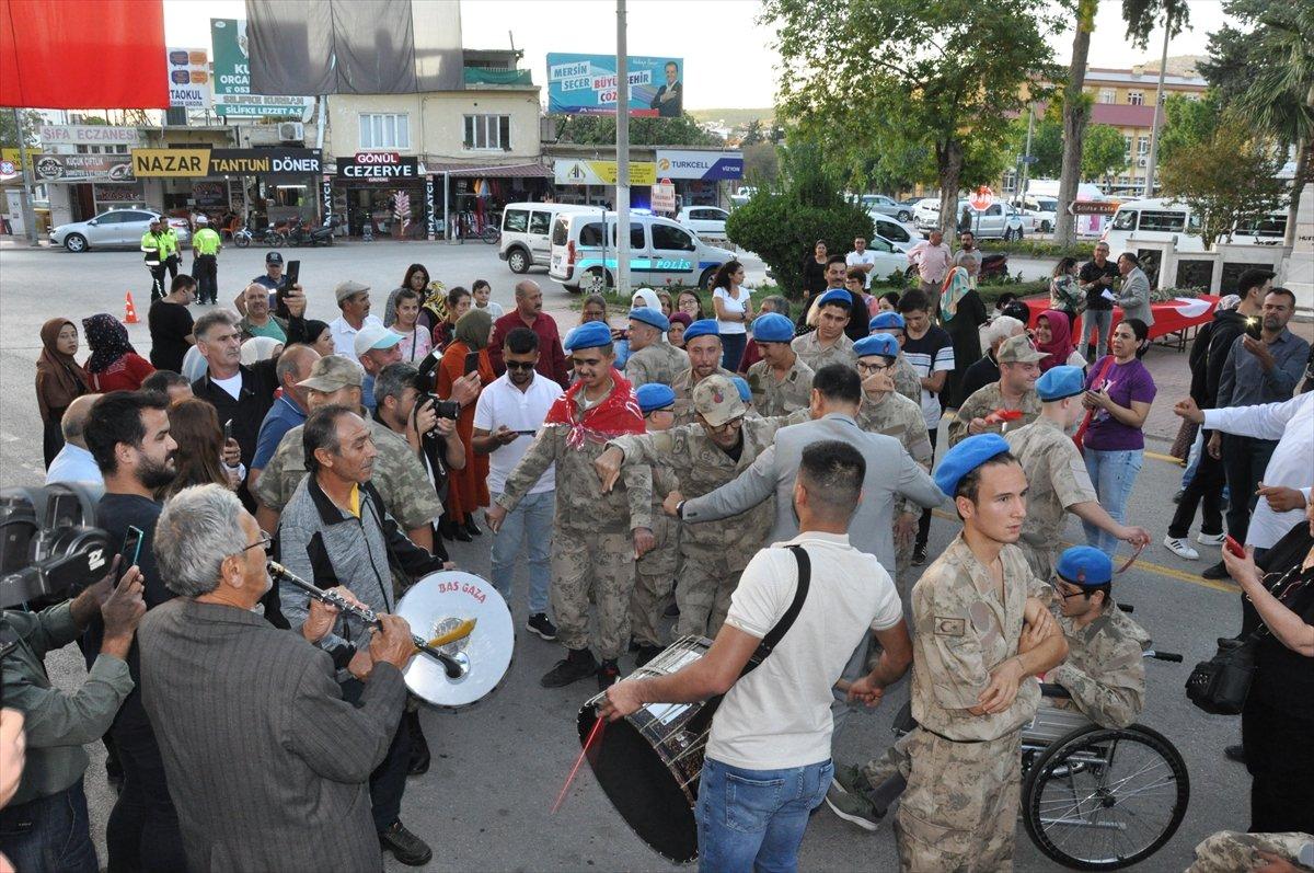 Mersin'de engelli gençler bir günlük asker oldu