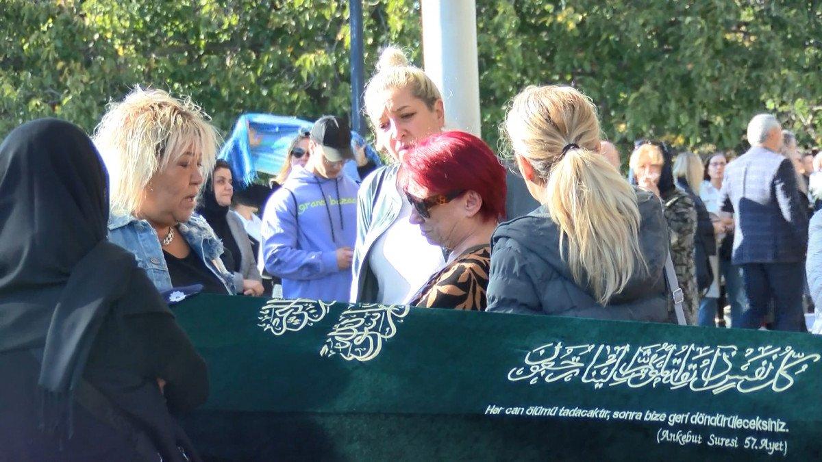 Ablasının cenazesine katılan Müjdat Gezen: Biz daha yaşarız