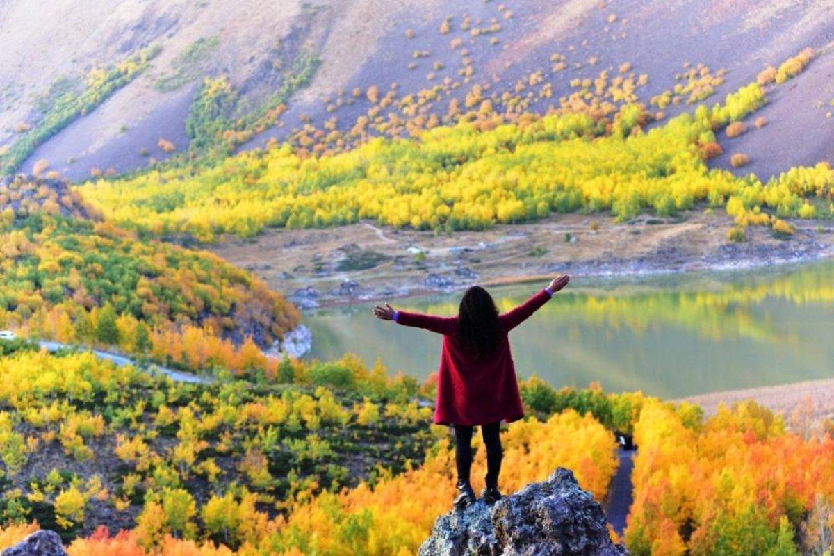 Nemrut Krater'i sonbahar renklerine büründü