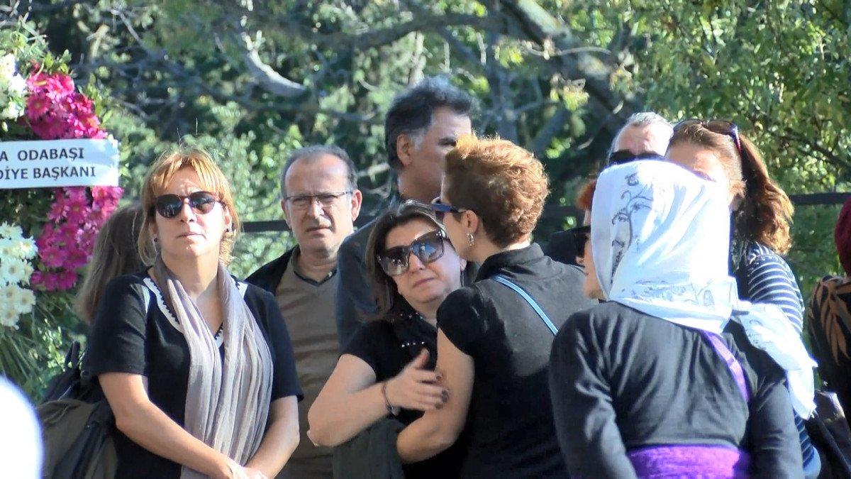 Ablasının cenazesine katılan Müjdat Gezen: Biz daha yaşarız