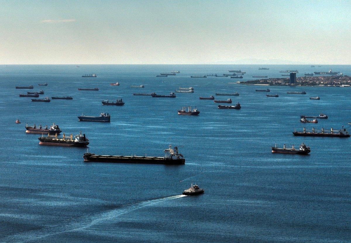 İstanbul’un manzarasını gemiler kapattı