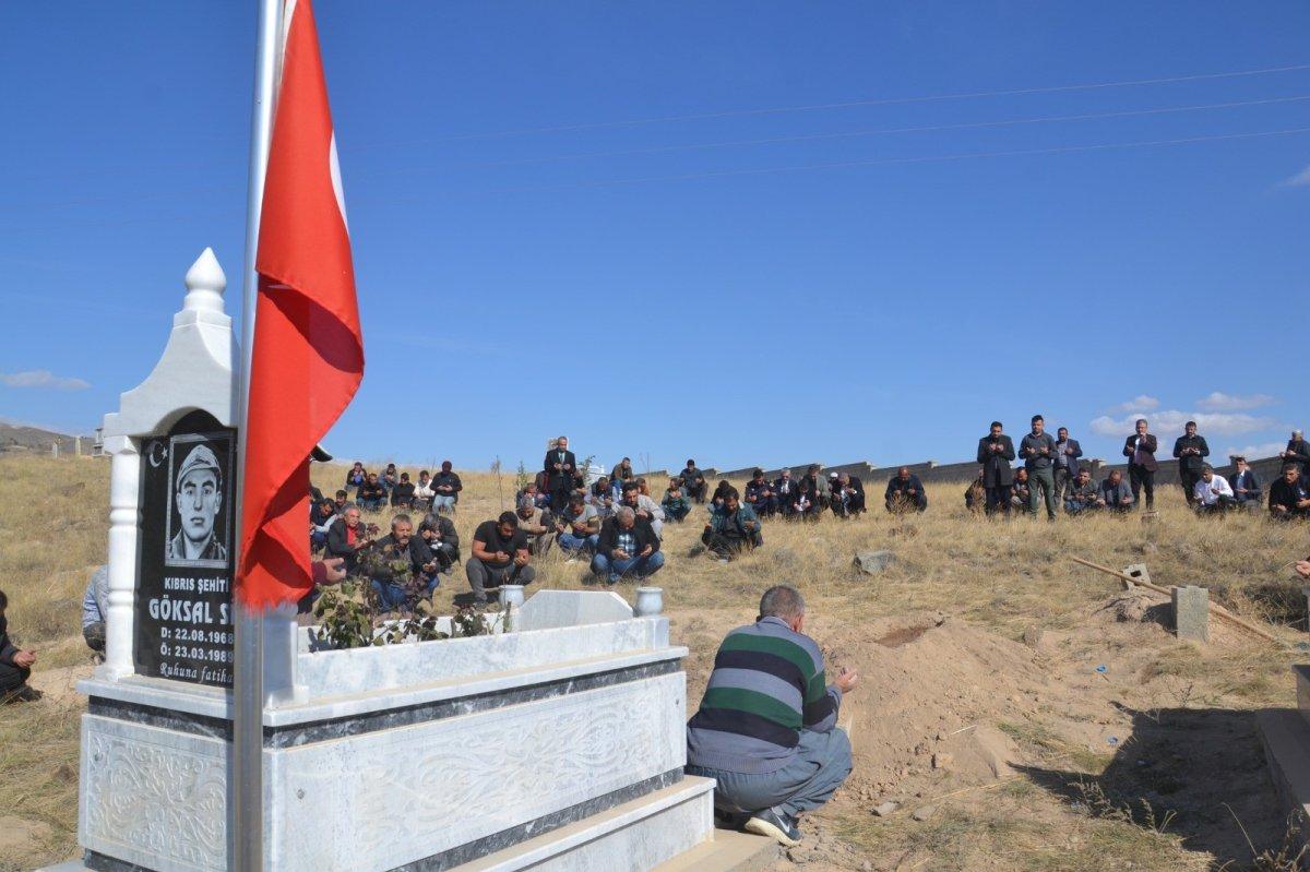 Kıbrıs şehidinin annesi Sivas'ta toprağa verildi