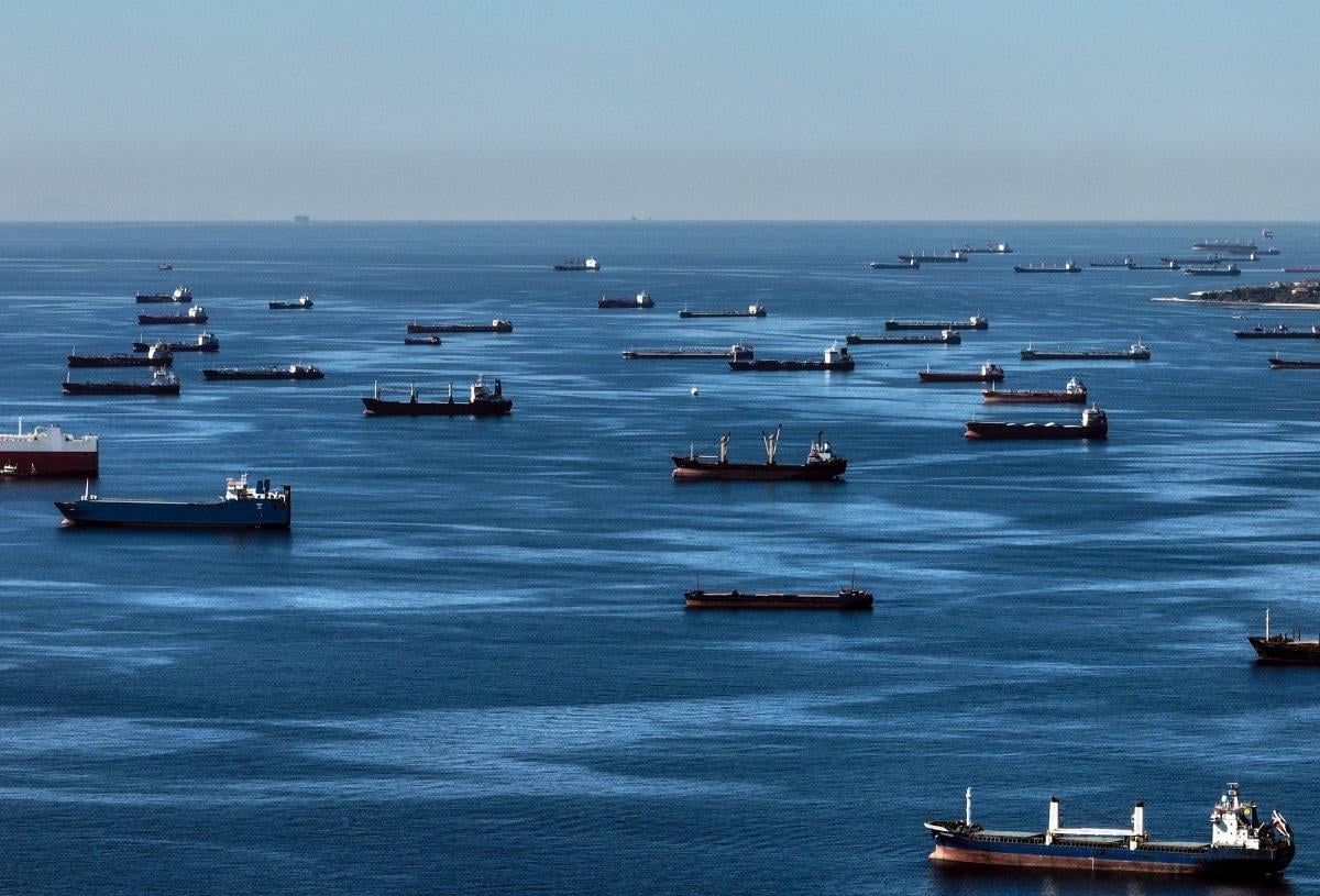İstanbul’un manzarasını gemiler kapattı