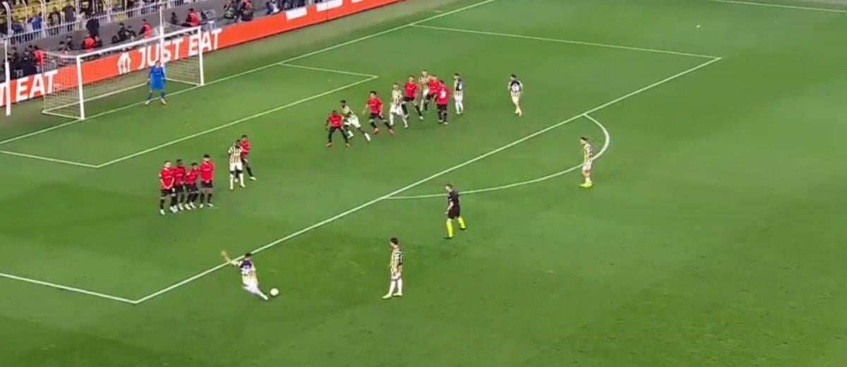 Miha Zajc'tan harika frikik golü