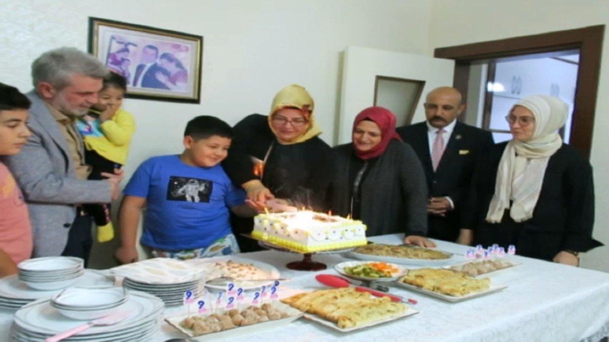 Kahramanmaraş'taki şehit oğluna doğum günü kutlaması