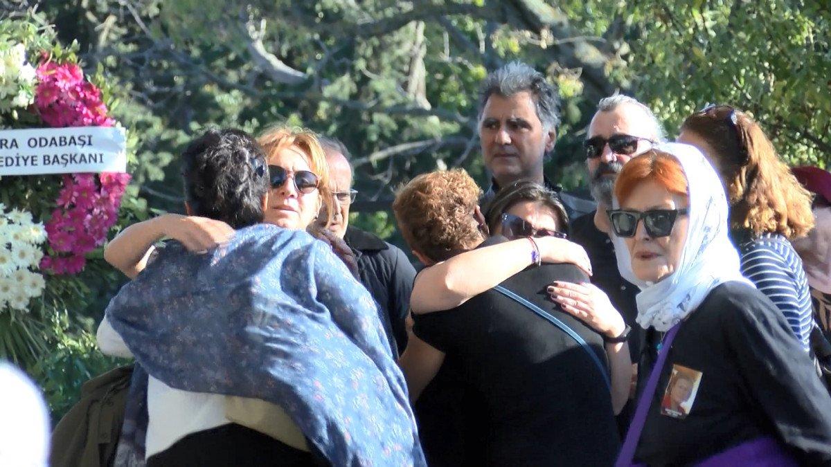 Ablasının cenazesine katılan Müjdat Gezen: Biz daha yaşarız