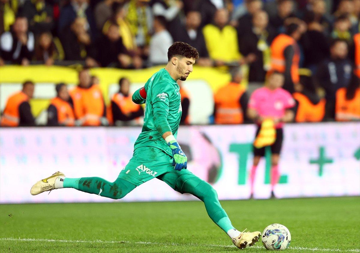 Kadıköy'de Altay Bayındır'a tepki